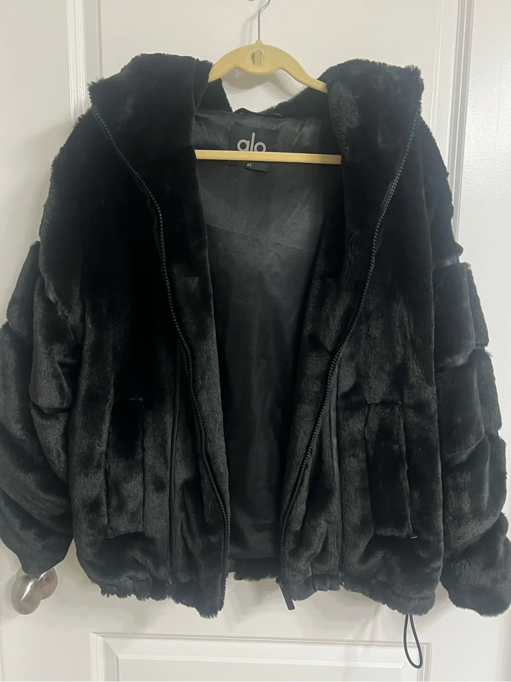 NEW ALO Yoga Black Faux-Fur Hooded Puffer Jacket Size XS